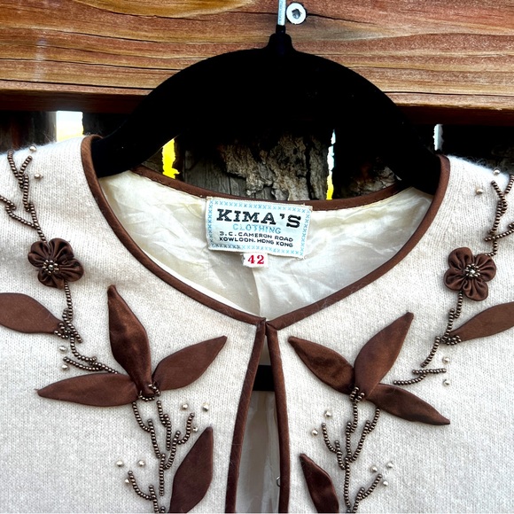 Vintage sweater with intricate details. Works nicely with both dresses and jeans - Picture 2 of 4